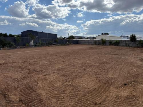 Digger - Guru - Site Cleanup and Levelling 1