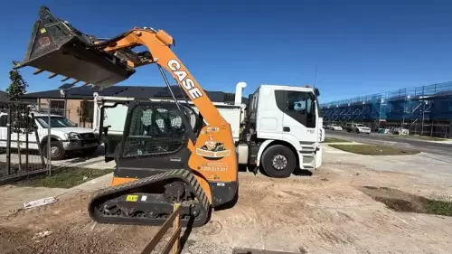 Mr-Digger-Guru_800w_Digger and Tipper Truck Hire 2